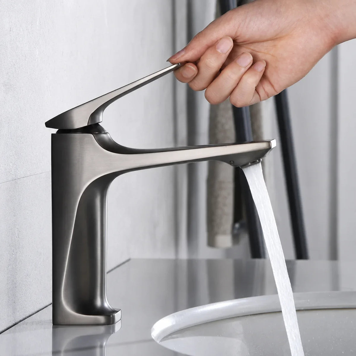 Robinet de salle de bain en laiton Gris brosse Image