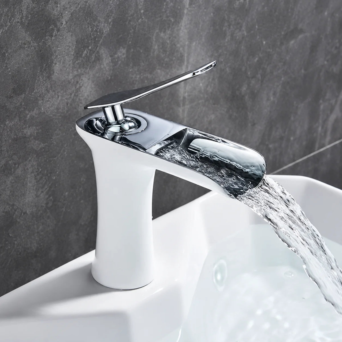 Robinet de salle de bain cascade en laiton