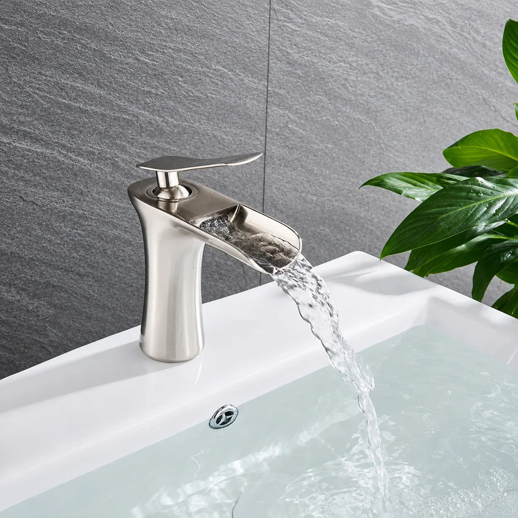 Robinet de salle de bain cascade en laiton